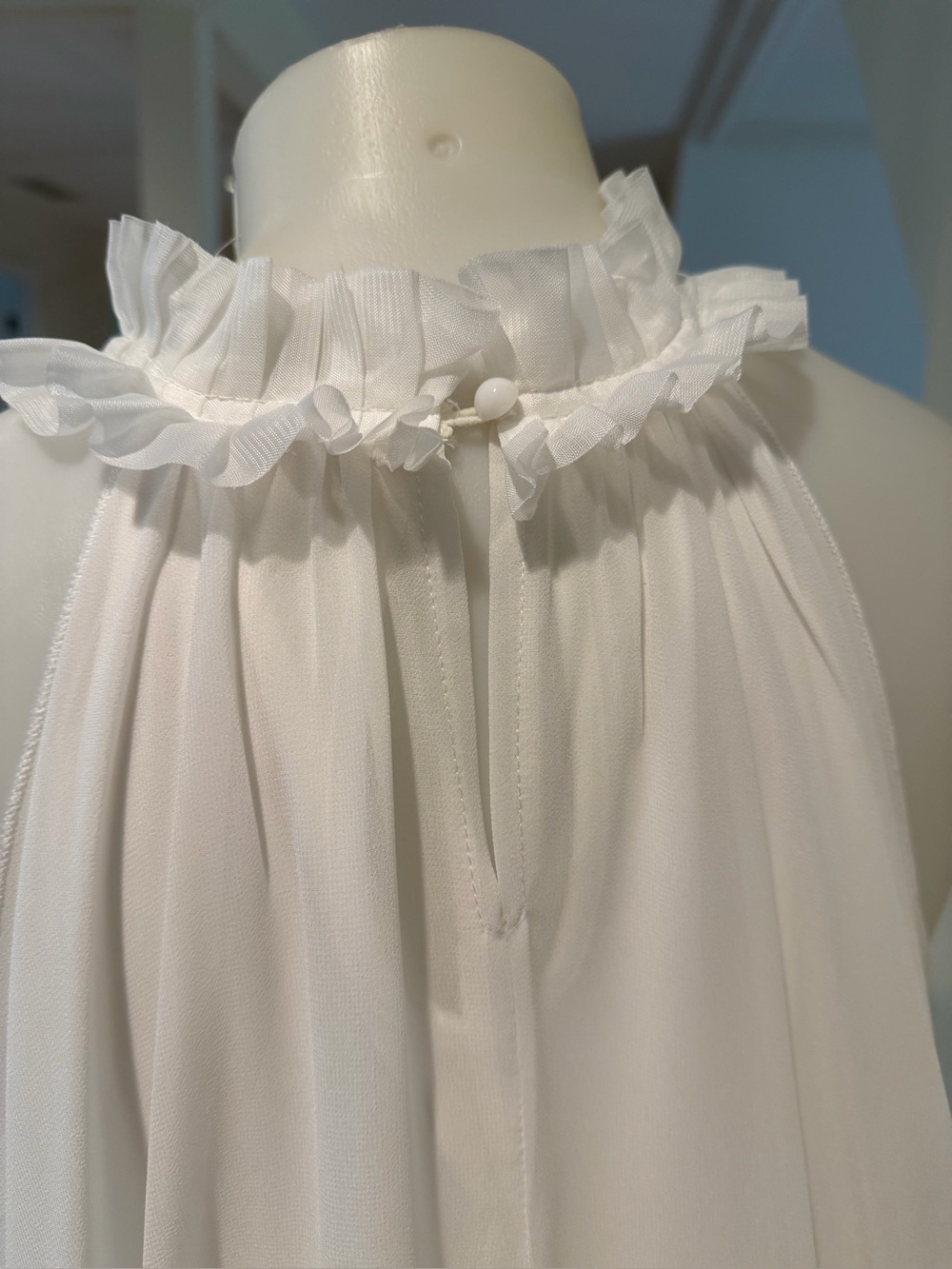 Elegant White Ruffled Halter Flowing Dress Sz L (fits like Medium) - Picture 4 of 5